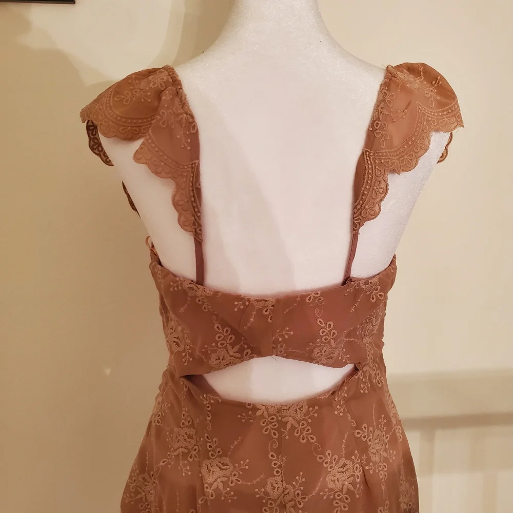Cute tan romper - Picture 2 of 8